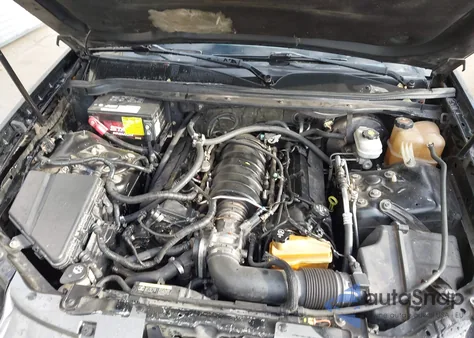 2004 Cadillac Srx V8 z USA, uszkodzony, nr VIN 1GYDE63A340153837